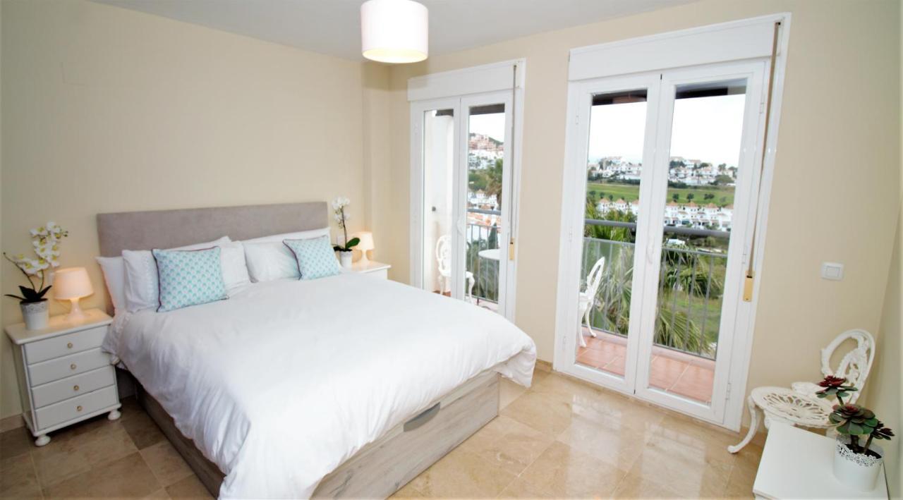 Villa Rosa Luxury Private Large Villa To Rent 마닐바 외부 사진