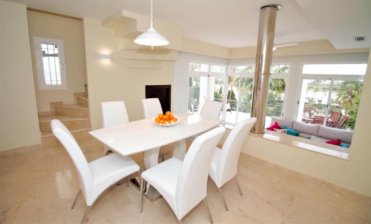 Villa Rosa Luxury Private Large Villa To Rent 마닐바 외부 사진